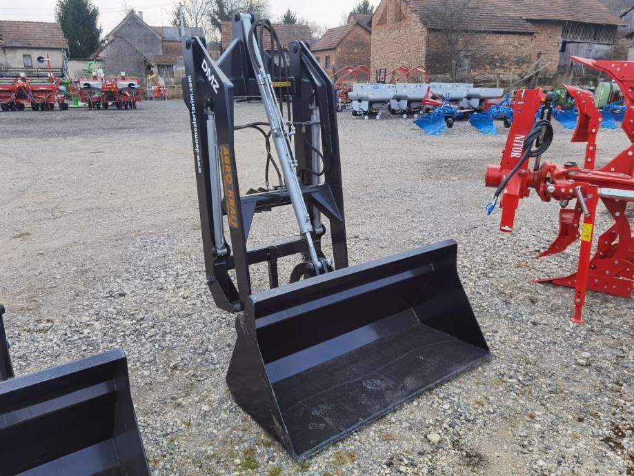 straznji utovarivac slika 169759273