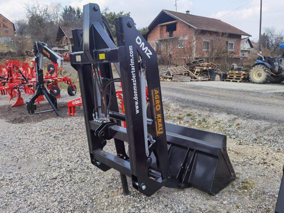 straznji utovarivac slika 169759276