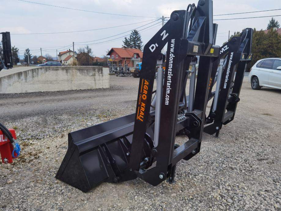 straznji utovarivac slika 169759277