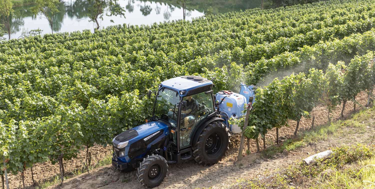 LA RP5D REX4 BlueIcon Field Sprayer 034