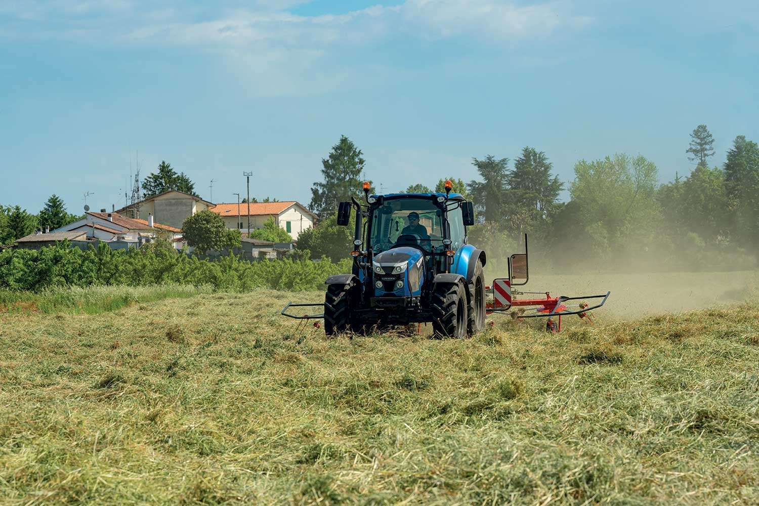 LA RS57 5 085 BlueIcon Field Tedder 003