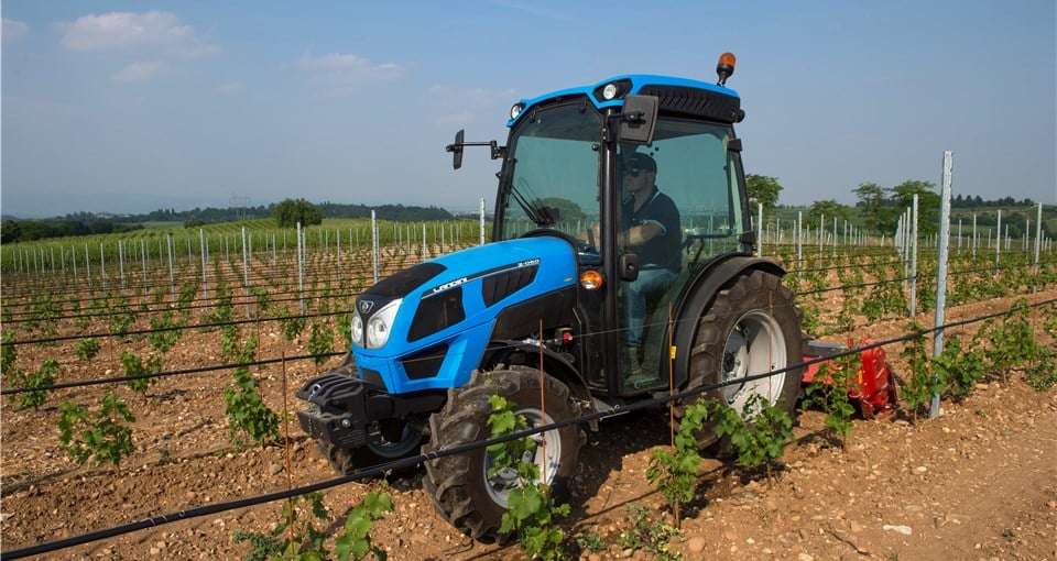 4wd traktori 2 050 mr landini(1)