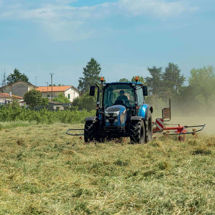 LA RS57 5 085 BlueIcon Field Tedder 003